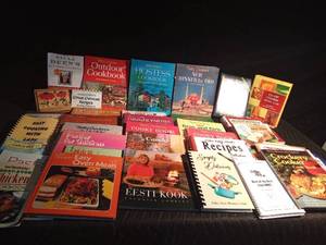 lot 194 image: Betty Crocker and other cookbooks