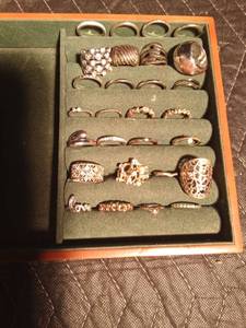 lot 183 image: 28 Rings