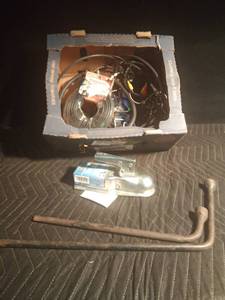 lot 134 image: Trailer hitch, 2 tire irons, box of wire and conections