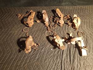 lot 136 image: 7 Vintage traps