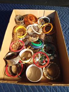 lot 175 image: Vintage and new bracelets