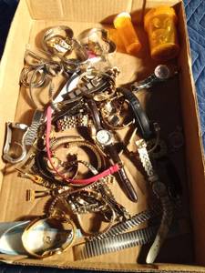 lot 166 image: Broken watches and parts