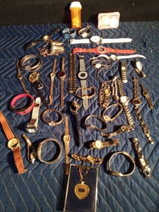 lot 165 image: Womens watches