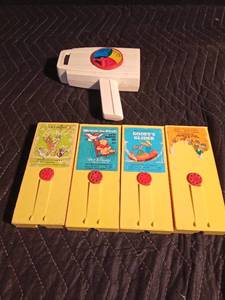 lot 109 image: Fisher Price movie viewer with 4 movies