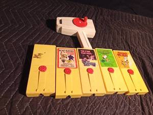 lot 101 image: Fisher Price Movie viewer with 5 movies