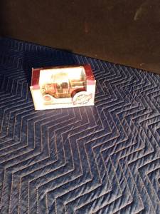 lot 88 image: Vintage 1916 Studebaker, Hamms truck, Ertl die cast bank with key