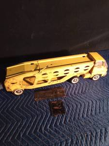 lot 89 image: Metal Tonka car hauler in original box