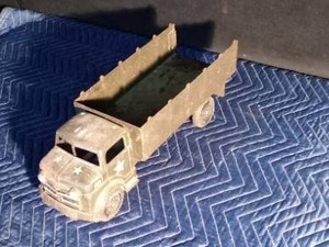 lot 85 image: Vintage military truck
