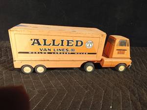 lot 76 image: Vintage metal Allied Van Lines semi-truck and trailer