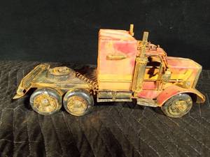 lot 56 image: Vintage metal semi-truck
