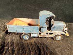 lot 57 image: Vintage metal pick-up
