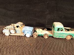 lot 53 image: Vintage metal pick-up truck and vintage semi-truck
