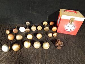 lot 36 image: Vintage doorknobs, vintage door latch and a vintage 45 record case