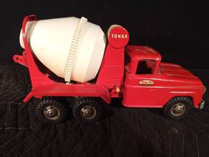 lot 39 image: Vintage metal cement truck
