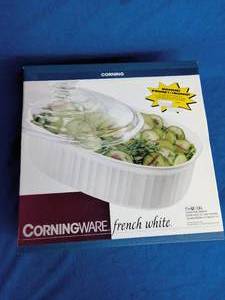 lot 141 image: Corningware French White 1 12 Quart 1.5 L Covered Oval Casserole Dish