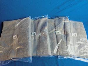 lot 175 image: The Big One Solid Bath Towel x 4