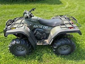 lot 5 image: Arctic Cat 650 V-Twin ATV with Tow Hitch