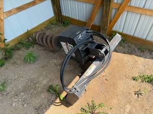 lot 10 image: Lowe 1200 Classic Auger Attachment