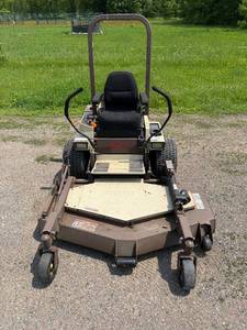 lot 11 image: Grasshopper 727 Zero Turn Commercial Lawn Mower