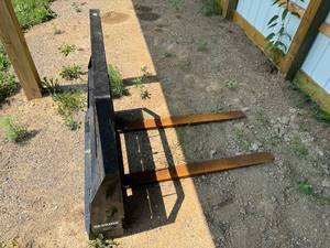 lot 13 image: Heavy Duty Skid Steer Pallet Fork Attachment