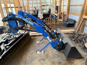 lot 19 image: New Holland 250TLA Front Loader Attachment Attachment Only