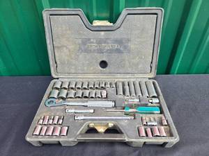 lot 21 image: 33-Piece Socket Tool Set with Case