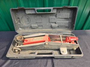 lot 24 image: Used Hydraulic Floor Jack with Carrying Case