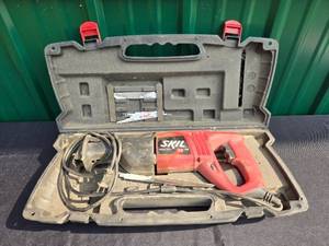 lot 25 image: Skil 7.5 Amp Reciprocating Saw with Case
