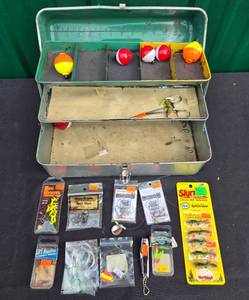 lot 32 image: Vintage Metal Tackle Box with Fishing Lures and Accessories