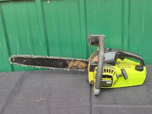 lot 35 image: Poulan 2000 Chainsaw with Protective Case