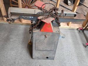 lot 39 image: Rockwell Delta Jointer Industrial Woodworking Machine