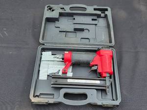 lot 47 image: Tool Shop Pneumatic Brad Nailer with Case