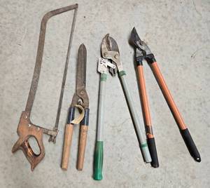 lot 51 image: Set of Garden Hand Tools including Hedge Shears and Loppers