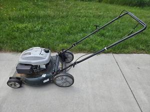 lot 52 image: Used Yard-Man Lawn Mower - Model 11A-B2M7001