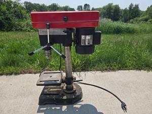 lot 61 image: Illinois Industrial Tool 5-Speed Mini Drill Press
