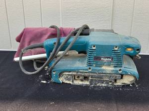 lot 67 image: Used Makita 9911 Belt Sander with Dust Bag
