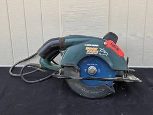 lot 70 image: Black & Decker Wood Hawk 6 12-inch Circular Saw