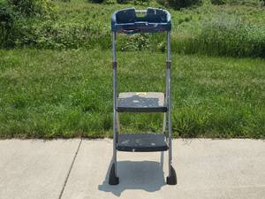 lot 72 image: Used Cosco Three-Step Folding Ladder
