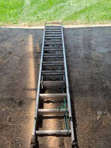 lot 74 image: Louisville 24 Ft Extension Ladder Model L-2222-24