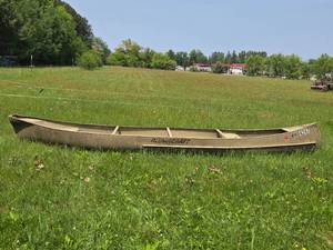 lot 8A image: Used Alumacraft Canoe - 17 Length