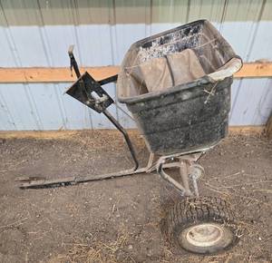 lot 82 image: Agri-Fab Tow Behind Broadcast Spreader