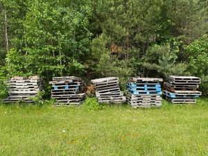 lot 102 image: Lot of Wooden Pallets