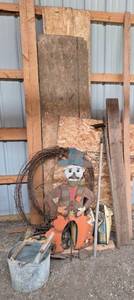 lot 113 image: Collection of Vintage Metal Decor and Fencing Materials