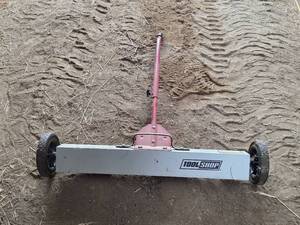 lot 116 image: Tool Shop 30-Inch Magnetic Sweeper