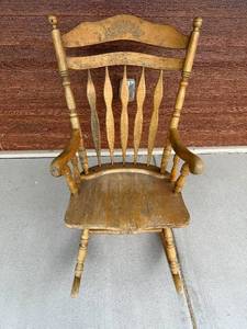lot 121 image: Vintage Wooden Rocking Chair with Turned Spindles