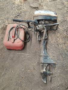 lot 131 image: Ted Williams Vintage Outboard Motor with Fuel Tank