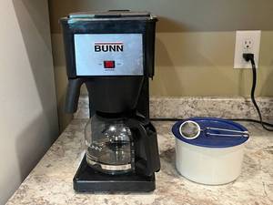 lot 162 image: BUNN Coffee Maker with Filters and Tupperware Container Set