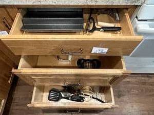 lot 173 image: Assorted Kitchen Utensils and Accessories Collection