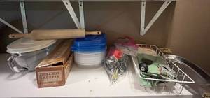lot 198 image: Kitchenware Collection Including Universal Food & Meat Chopper and Pampered Chef Batter Bowl