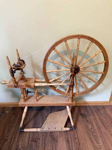 lot 226 image: Antique Wooden Spinning Wheel